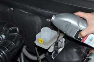 Замена тормозной жидкости: какой объем покупать для автомобиля?