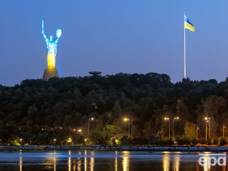 У Києві приспускають головний державний прапор України через погоду