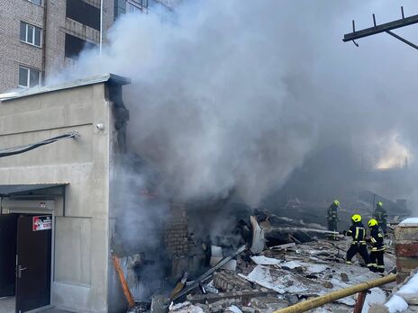 Одна людина загинула, трьох врятували з-під завалів на місці вибуху в Києві – КМДА