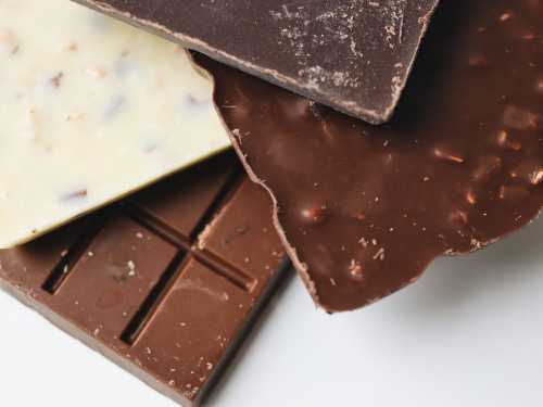 Експерти розповіли, як впливає білий наліт на шоколаді на здоров’я людини