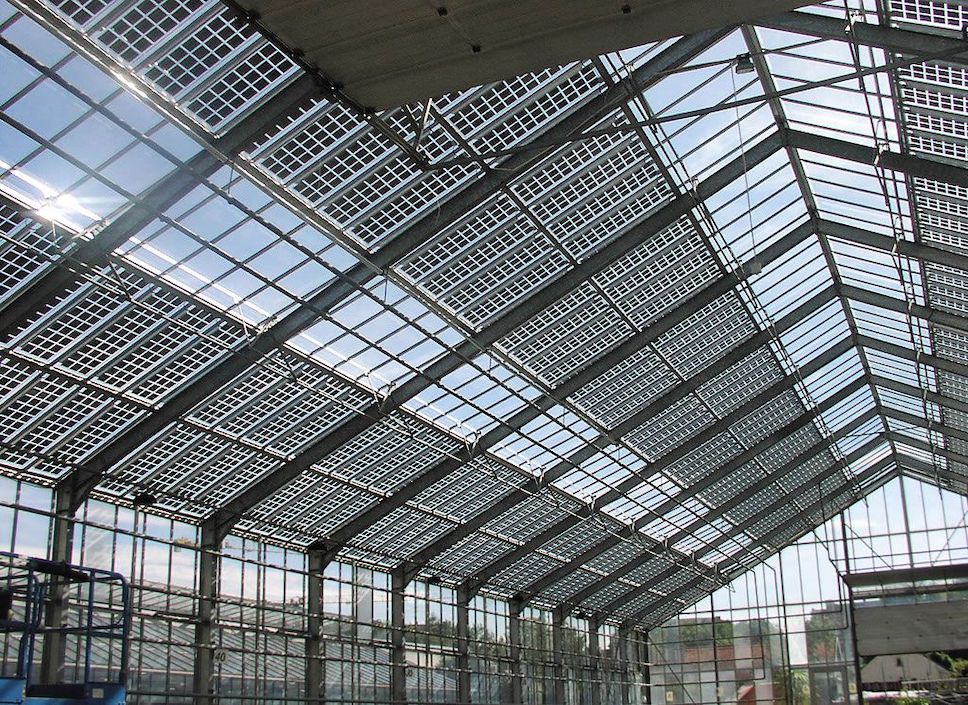 солнечные панели на теплице