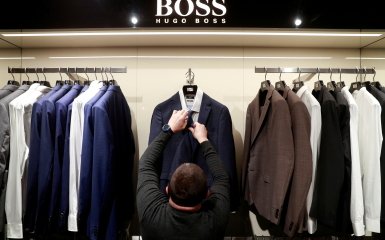 Відомий виробник модного одягу Hugo Boss остаточно йде з РФ