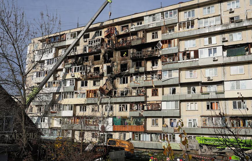 Щонайменше 5 загиблих та понад 2 десятки поранених унаслідок російських обстрілів Києва