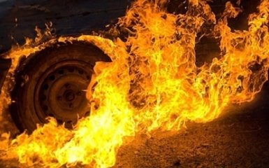 Військова розвідка оприлюднила кадри підриву авто з загарбниками в Мелітополі.