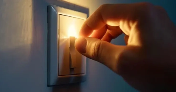 У Міненерго пояснили, чому світла більше в одних регіонах і менше в інших 