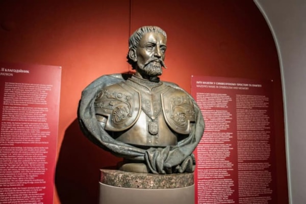 Символ боротьби України за Незалежність: у Києво-Печерській лаврі відкрили погруддя гетьмана Івана Мазепи