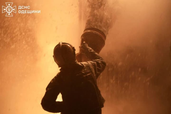 На Одещині рф атакувала енергетику і порт "Південний", загорілося 30 контейнерів, понад 120 тисяч абонентів без світла - віцепрем'єр