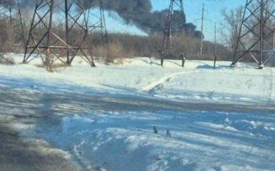 Вибухи біля Луганська: палаюча електропідстанція, зафіксовано на відео.