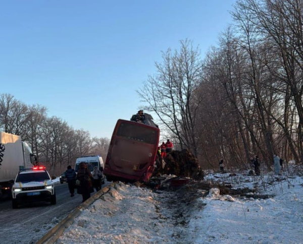 Аварія з міжнародним автобусом, 25 пасажирів: 9 травмованих на шляху до кордону.
