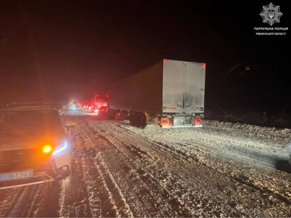 Пік циклону пройшов: на Житомирщині намело 35 см снігу, заборона руху вантажівок досі у 4 областях - віцепрем'єр