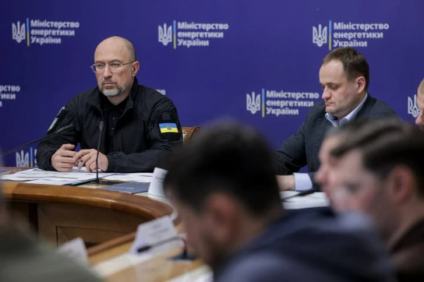 У Києві все ще бракує електроенергії, більше двохсот команд намагаються виправити ситуацію – Шмигаль