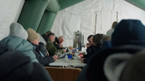 У Києві рятувальники облаштували 41 пункт приготування їжі.