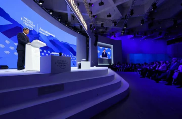 Китай обрав тактику вичікування та стриманості в Давосі на тлі конфліктів США – Reuters