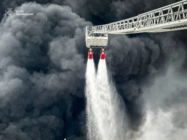 Виходячи назовні – вдягайте маску: у районі Львівщини зафіксовано підвищений рівень чадного газу після російської атаки