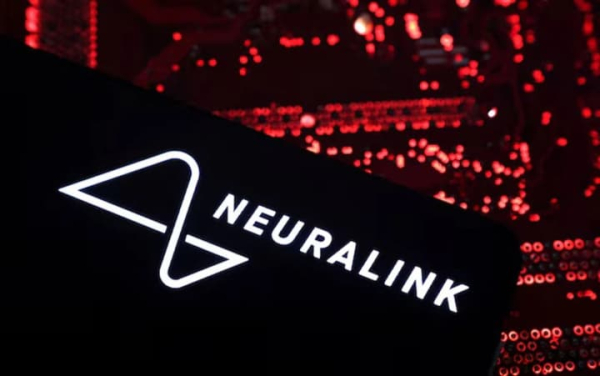 Neuralink готується до масового виробництва мозкових імплантатів у 2026 році
