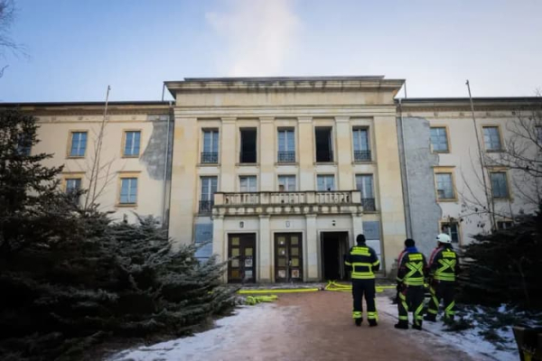 Масштабна пожежа вирує у маєтку Геббельса під Берліном.