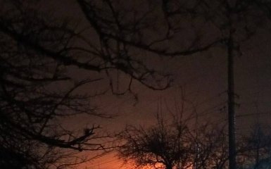 В РФ палає Ільський нафтопереробний завод, призупинено роботу 5 авіагаваней — відеокадри