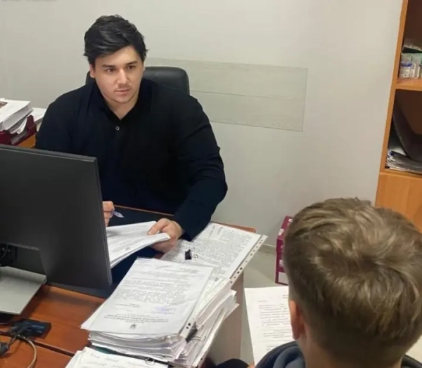 У Києві затримали пару молодиків: їх підозрюють у зловживанні з&hellip;