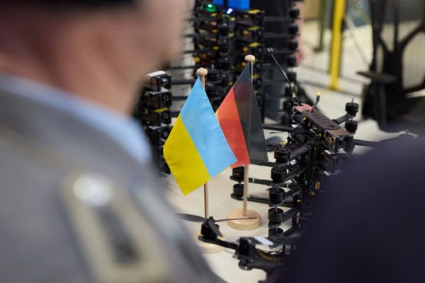 Зеленський отримав перший бойовий безпілотник, вироблений спільно з Німеччиною.