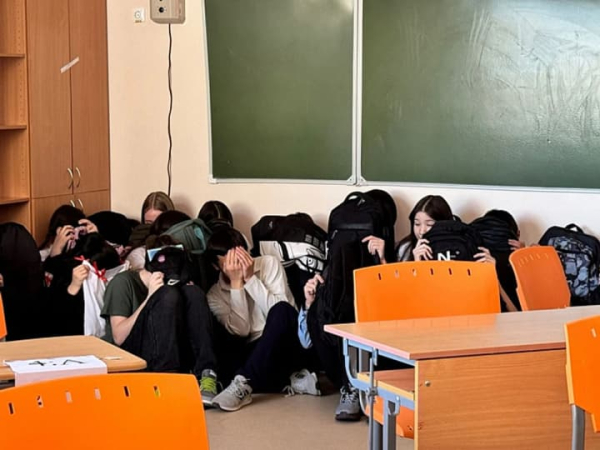 У Росії зростає контроль за юнацтвом: школи відстежують соцмережі, а провину покладають…