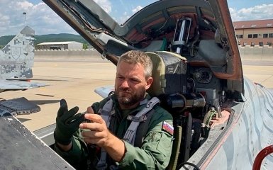 Президент Словаччини назвав “помилкою” надання Україні МіГів