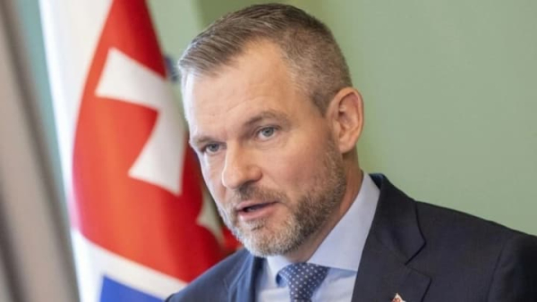 Словацький президент засуджує передачу МіГ-29 Україні.