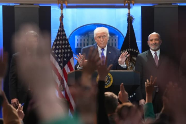 Трамп зважує варіанти дій щодо Ірану: від мирної ядерної домовленості до усунення аятоли Хаменеї.