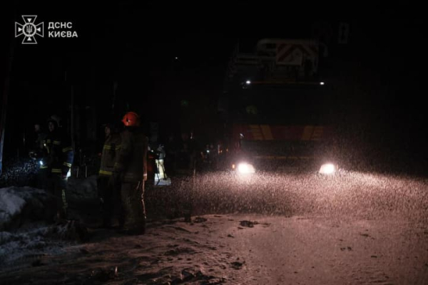 Київ вночі під ударом: троє поранених, серйозні пошкодження в п’яти&hellip;