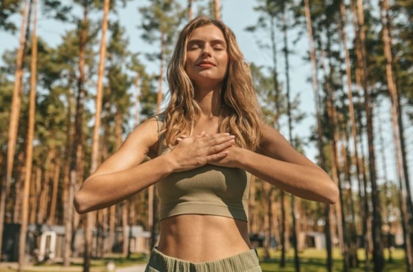 Проста дихальна вправа дозволяє взяти емоції під контроль: доведено вченими