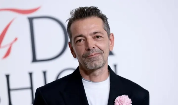 Мюльє йде з Alaïa; виною Versace?