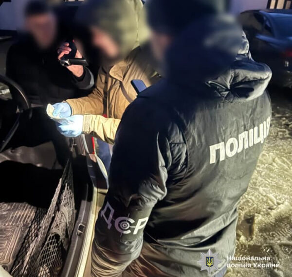 На Волині спіймали двох службовців військкомату, що за хабарі “допомагали” з обліком військовозобов’язаних
