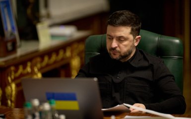 “Думає про те, як виростити собі живіт”. Зеленський публічно принизив Орбана