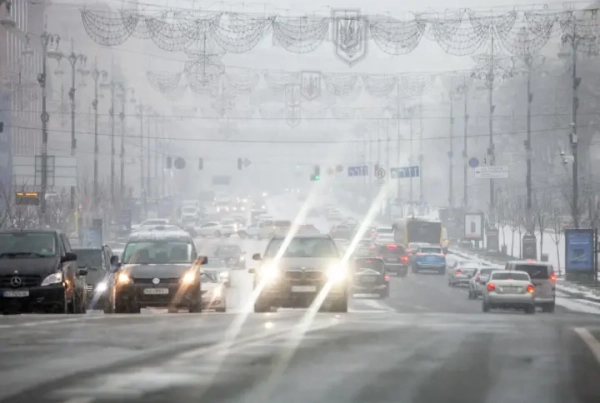 Лід під снігом і кілометрові затори - столиця паралізована через негоду