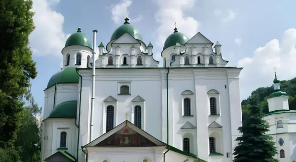 Розтрата 666 000 гривень при реставрації келії Флорівського монастиря: ще одному чиновнику КМДА висунуто звинувачення.