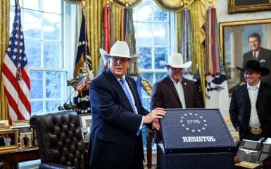 Зеленський є останньою людиною, від якої нам потрібна допомога — Трамп