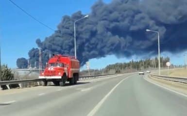 Усть-Луга палає знову: удар України, відеокадри