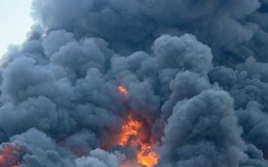 Україна атакувала Афіпський нафтопереробний завод та хімзавод в РФ — відеокадри