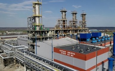 Росіяни нарікають на удар дронів по хімкомбінату “Акрон” у Новгородській…