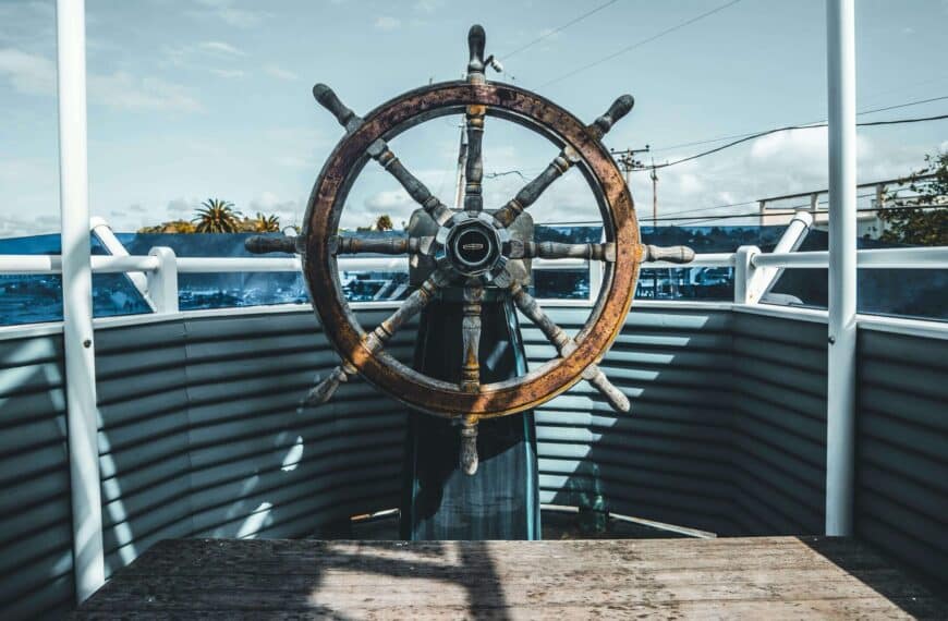 Переваги навчання та отримання прав на човен у школі «Либідь-А»