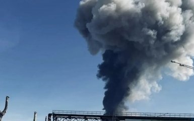 Велика пожежа в Татарстані біля ТЕЦ, нафтопереробного заводу та “Нижньокамськнафтохіму”&hellip;