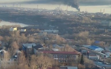 Нафтопереробний завод палає в російській Уфі внаслідок удару безпілотників — відеодоказ