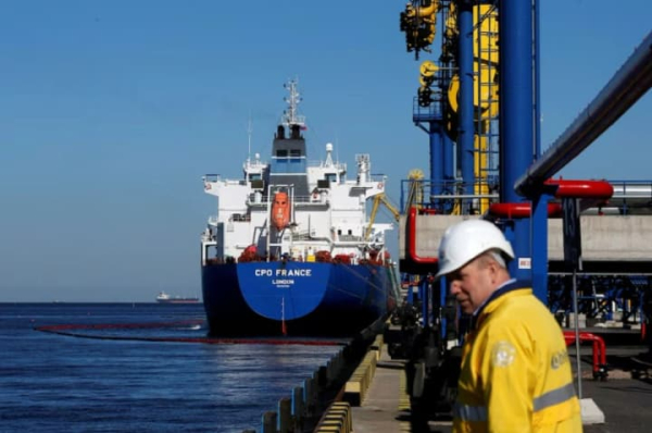 рф неминуче скоротить видобуток нафти через удари по експортній інфраструктурі – Reuters