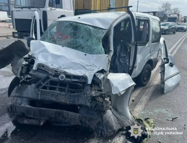 На Кільцевій у Києві авто вилетіло на зустрічну смугу: є жертви