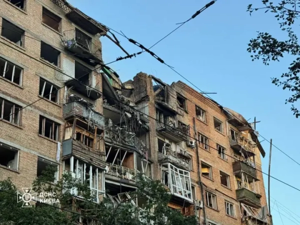 ДСНС показала фото та відео масштабних руйнувань після нічної атаки рф на Київ