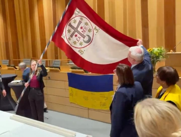 Швеція передала Україні унікальну копію бойової хоругви гетьмана Богдана Хмельницького