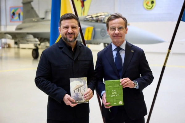 "Книжковий Арсенал": які книжки обрала перша леді та яке видання Зеленський подарував прем' ;єру Швеції