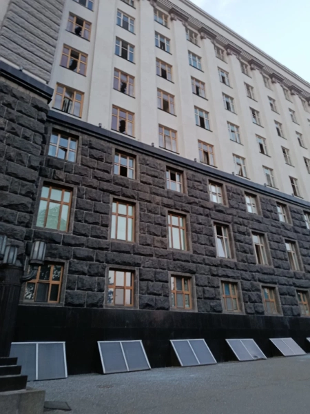 Пошкодження будівлі Кабміну внаслідок атаки РФ