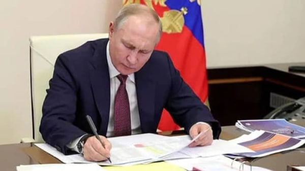 Путін вимагає тиші: чому відвідувачі здають годинники перед зустріччю