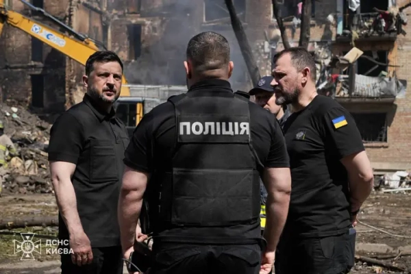 Зеленський відвідав зруйнований після атаки рф музей Чорнобиля, а також Лук'янівку