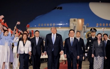 Трамп прибув до Китаю для переговорів із Сі Цзіньпіном